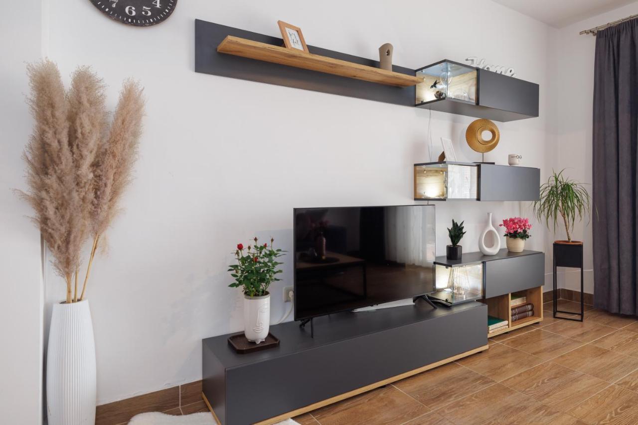 Spacious And Modern App With Big Terrace マリンスカ エクステリア 写真